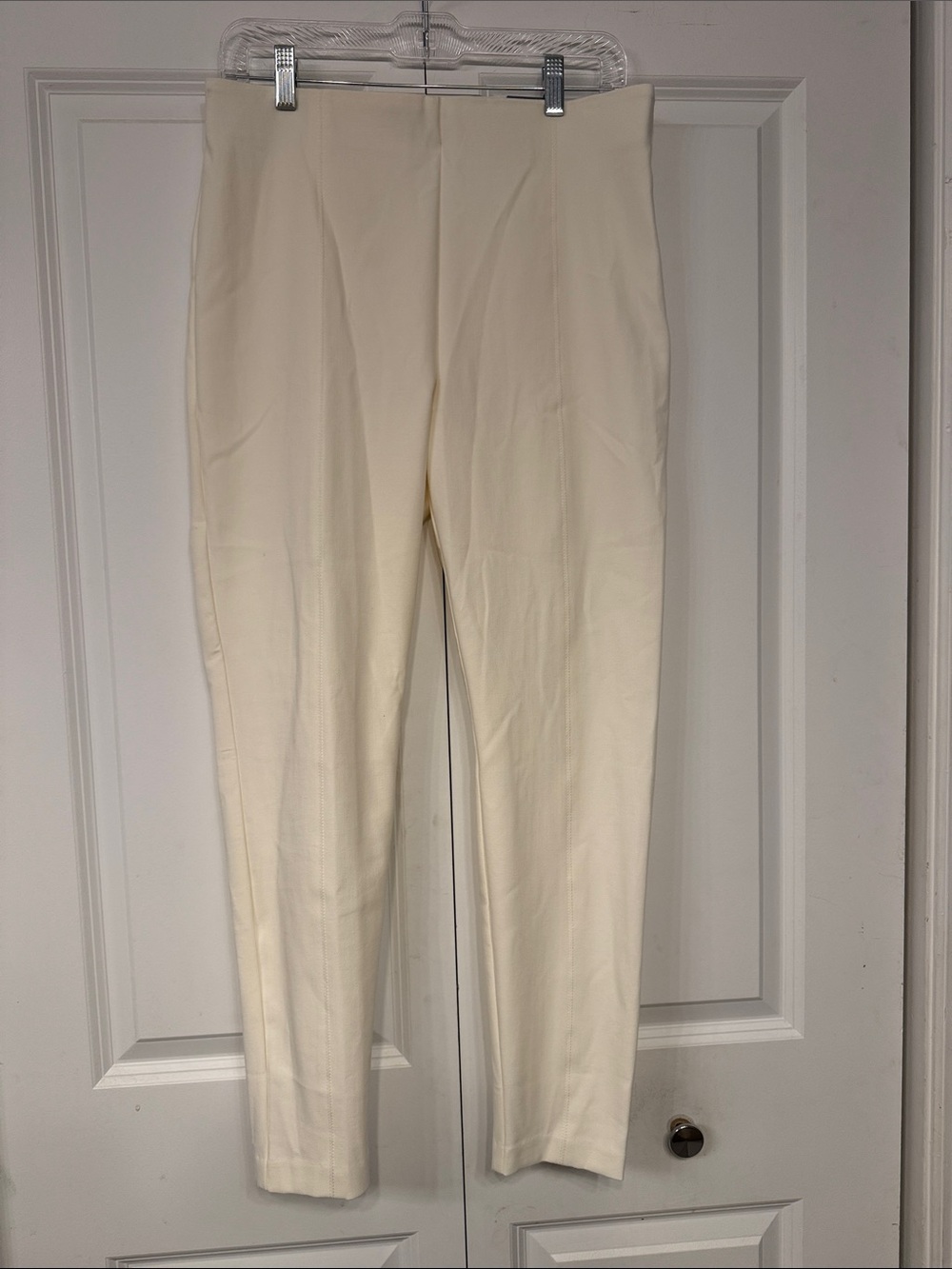 Talbots Cream Tailored Portland Skinny Pants. Slim leg. Ankle length.